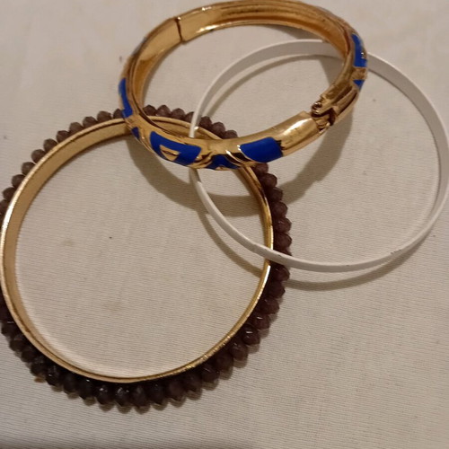 Metal bracelets like new, pack of 3