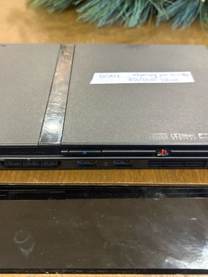 Sony PlayStation 2 slim μεταχειρισμένο για ανταλλακτικά με πρόβλημα στο cd drive