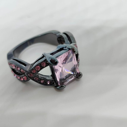 Ring with pink crystal and black base like new