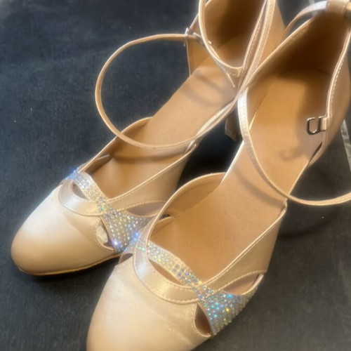 Dance shoes new, beige pumps size 41