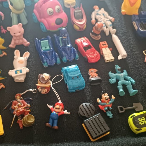 Small toys used, assorted set