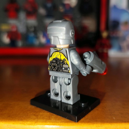 Iron Man MK 1 figure like new with stand and two pistols LEPIN