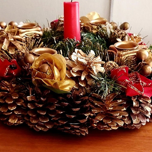 Christmas wreath like new with candles and decorative elements
