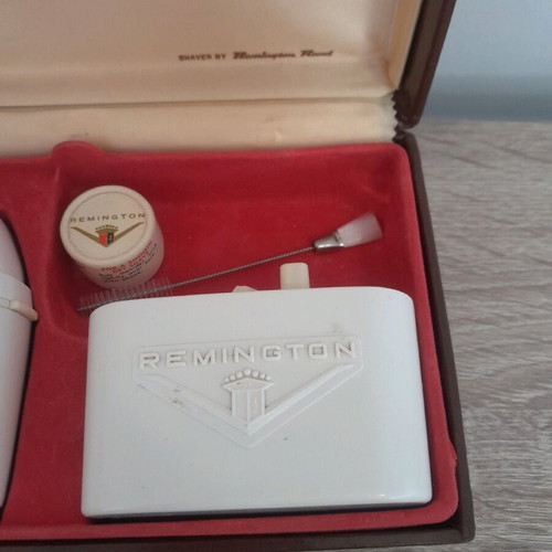 Remington electric shaver like new