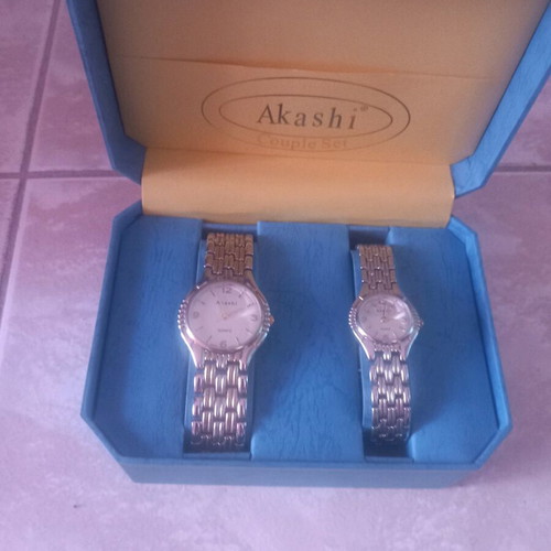 Akashi men's and women's watch set like new, gold and silver