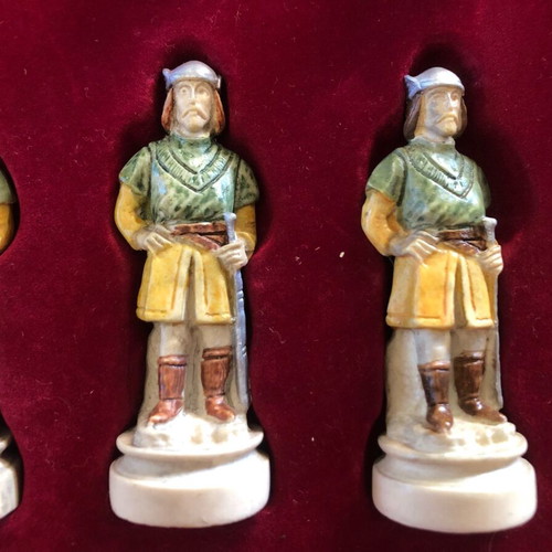 Chess set with hand-carved and painted pieces like new