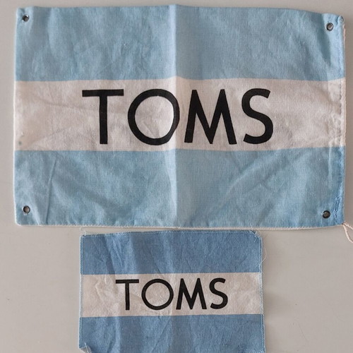 TOMS fabric shoe bag and cleaning cloth set like new