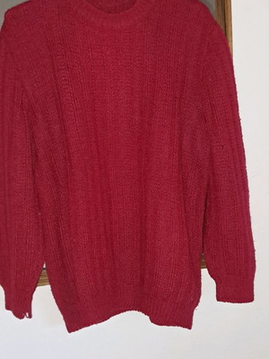 Wool knitted sweater burgundy one size used with sleeve tear