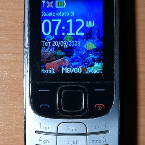 Nokia 2330c-2 cell phone used, working with battery and charger
