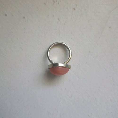 Ring with coral stone used, gold-colored