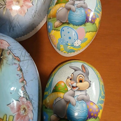Large paper Easter egg 35cm used, set of two