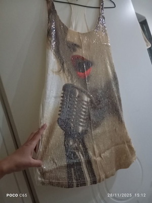 Μπλούζα Bershka με παγιέτες σαν καινούργια, μέγεθος M, άσπρη μπεζ
