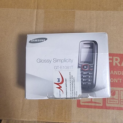 Samsung phone with charger, battery and box