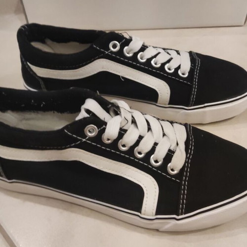 Vans sneakers size 38 like new, black and white