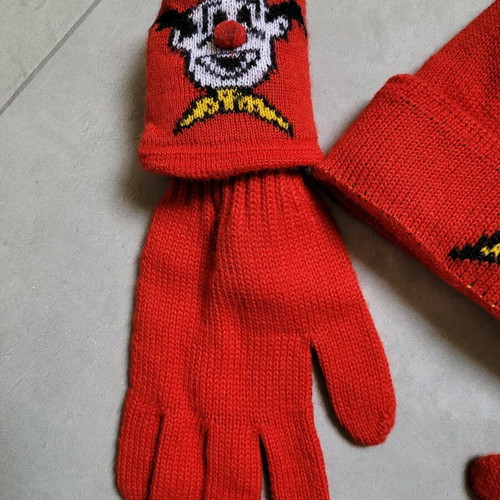 Children's set hat and gloves like new, red