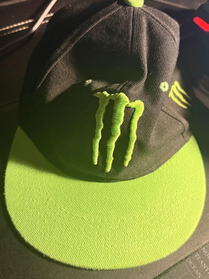 Καπέλο Monster σαν καινούργιο, μαύρο και πράσινο