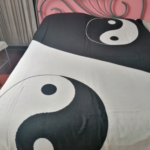 Cotton bed cover like new with Yin Yang symbol 210x260