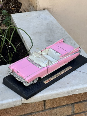 Maisto Cadillac Eldorado Biarritz 1959 μινιατούρα αυτοκινήτου, ροζ