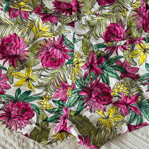 H&M short colorful shorts used, size M