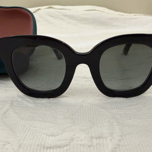 Gucci GG0208S001 sunglasses new, black and grey