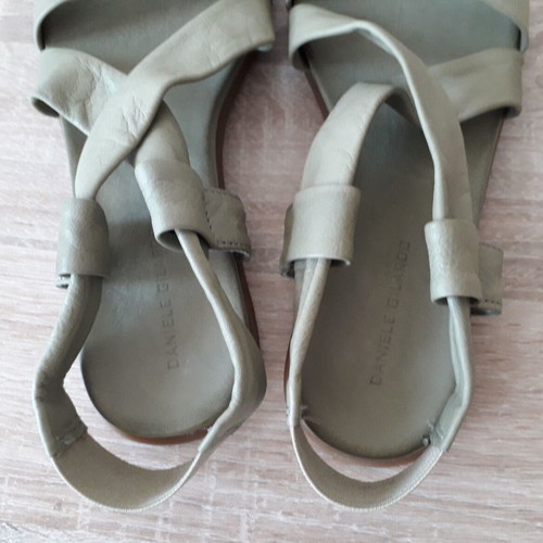 Daniele Gilardo flat sandals like new, green, size 37
