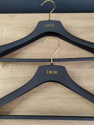 Dior πλαστικές κρεμάστρες 6 τεμ. μεταχειρισμένες, μήκη 36 & 39 εκ.