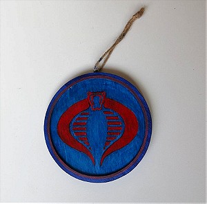 Κρεμαστό Ξύλινο Διακοσμητικό Καδράκι "Cobra logo" - Χειροποίητο (Κόκκινο & Μπλε)