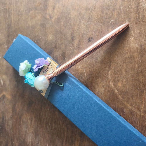 Pen with pearl in gift box new