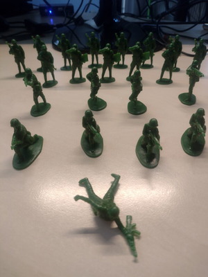 Solpa military soldier figures, 22 pieces, World War II