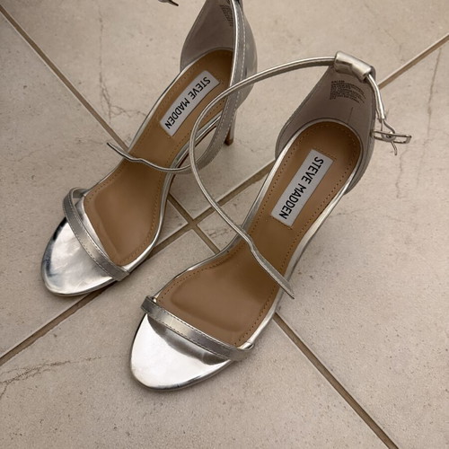 Steve Madden silver sandals new, size 36, platform style