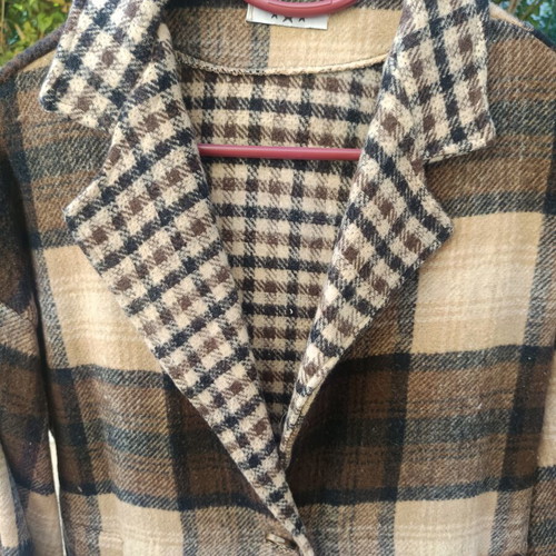 Checked coat with front pockets, size S/M, made in Italy, like new