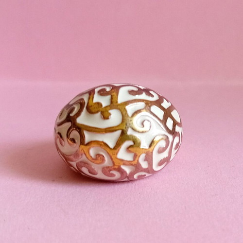 Women's ring used in rose gold with white enamel
