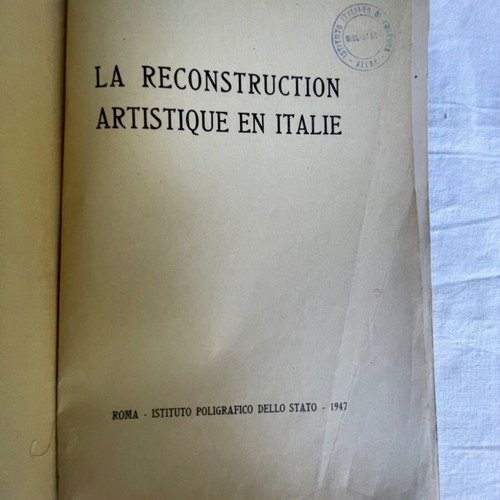 Set of used books and brochures on fine arts and archaeology