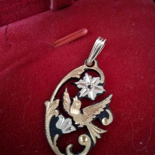 Gold pendant with bird and flowers like new