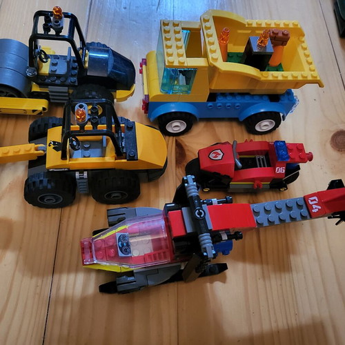Lego sets like new with instructions and 3 new gifts