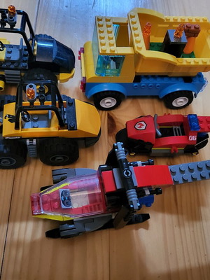 Lego sets like new with instructions and 3 new gifts