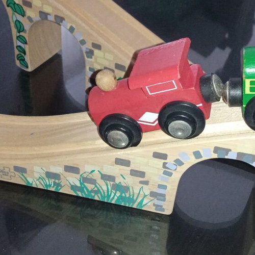 wooden train set by the British company BIGJIGS, 25 pieces including tracks-tunnel-bridge
