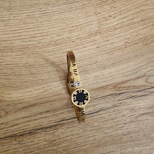 Roman numeral gold plated stainless steel watch bracelet like new