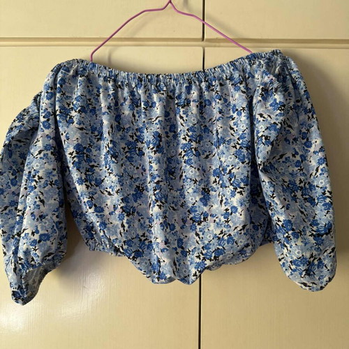 Women’s airy off-shoulder blouse with floral pattern like new