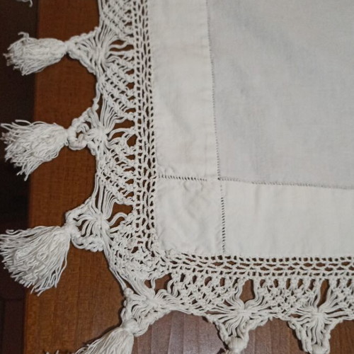 Handmade square tablecloth with lace and tassels like new