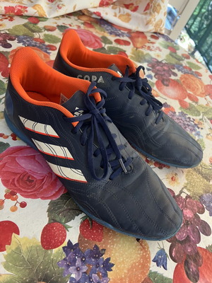 Futsal shoes size 46 used