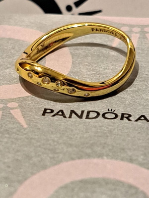 Pandora Essence ring size 8/56 new, gold plated with white zirconia