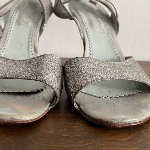 Dance shoes used size 39, leather silver