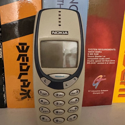 Nokia 3330 used, battery frame oxidation, gray