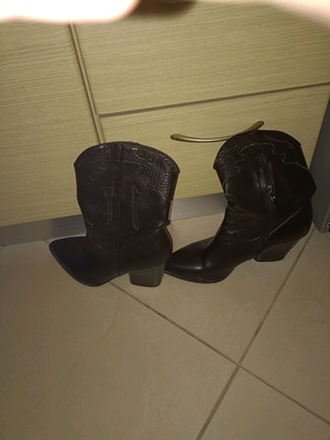 Μποτάκι μαύρο σαν καινούργιο, νούμερο 39