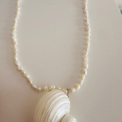 Handmade necklace with natural freshwater pearls and shell