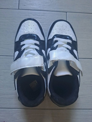 Shoes with wheels new, size 30-31, black-white athletic