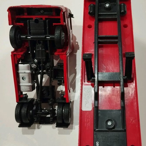 Mercedes toy truck with detachable trailer like new