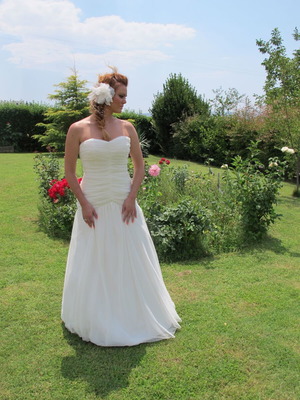 Strapless white wedding dress with customizable options