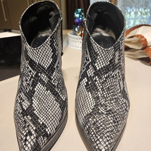 Wall Street leather ankle boots snakeskin size 38 like new, 10cm heel